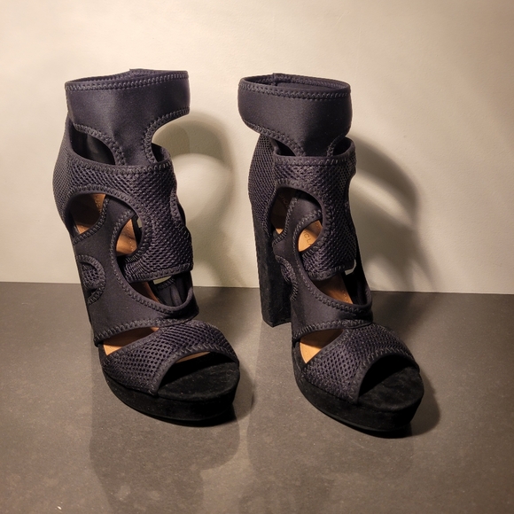 Chunky heel platform layered shoe by Shoe Republica L.A. - Picture 3 of 10